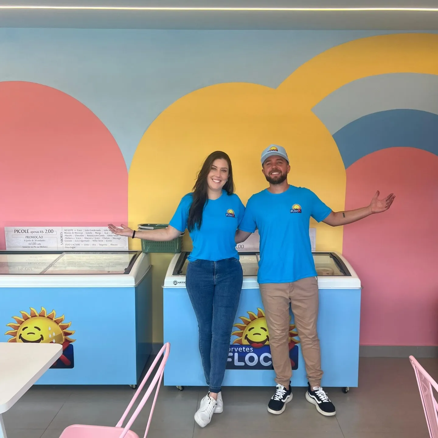 Irmãos da Sorveteria Flock na loja