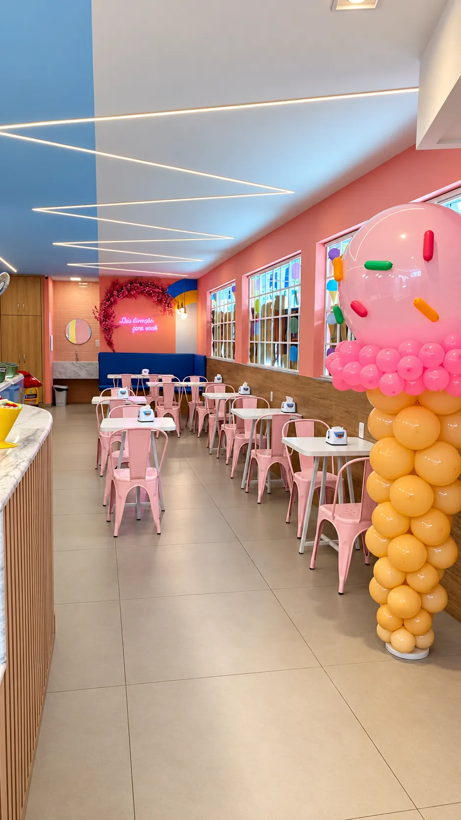 Ambiente interno da unidade Nossa Senhora de Lourdes da Sorveteria Flock